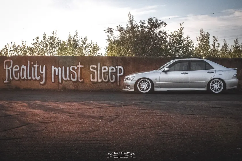 Lexus IS 200 von der Seite — das Titelbild der Vorschau